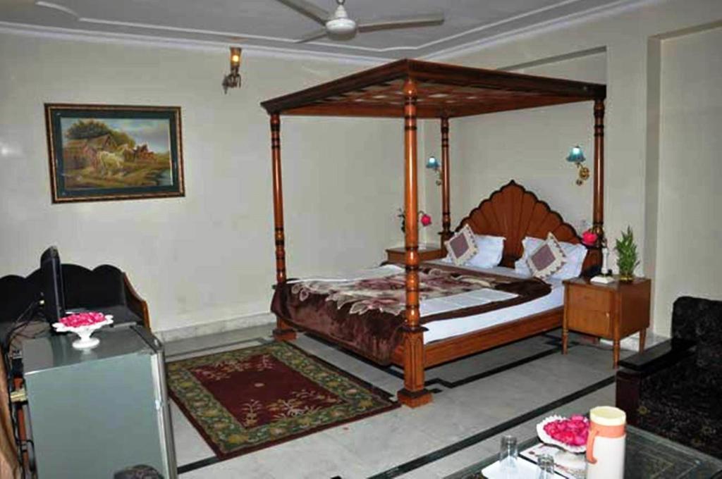 Hotel Aashish Jaipur Bagian luar foto
